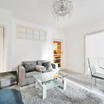 Westminster Flat For Families & Business Travelers, Steps To Landmarks!