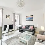 Westminster Flat For Families & Business Travelers, Steps To Landmarks!