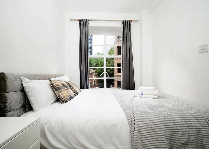 Westminster Flat For Families & Business Travelers, Steps To Landmarks!