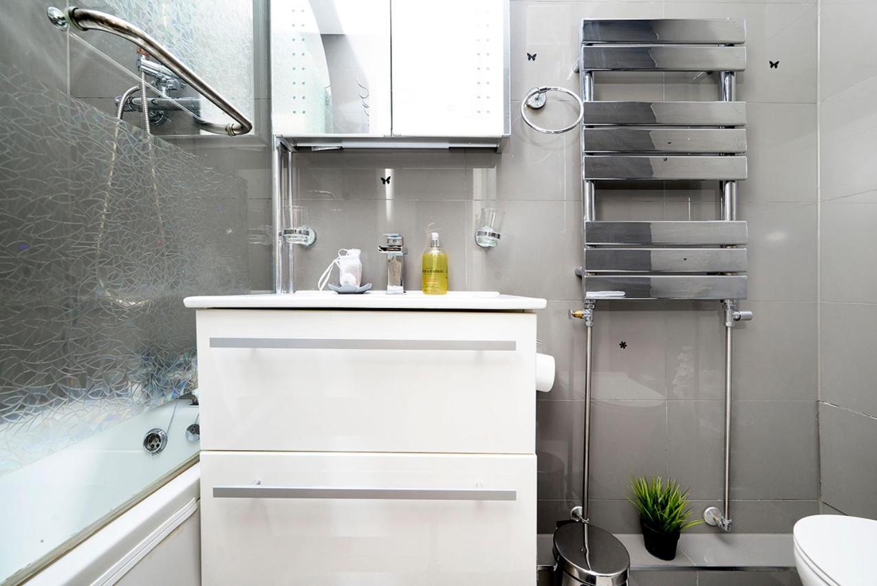 Apartment Westminster Flat For Families & Business Travelers, Steps To Landmarks! London