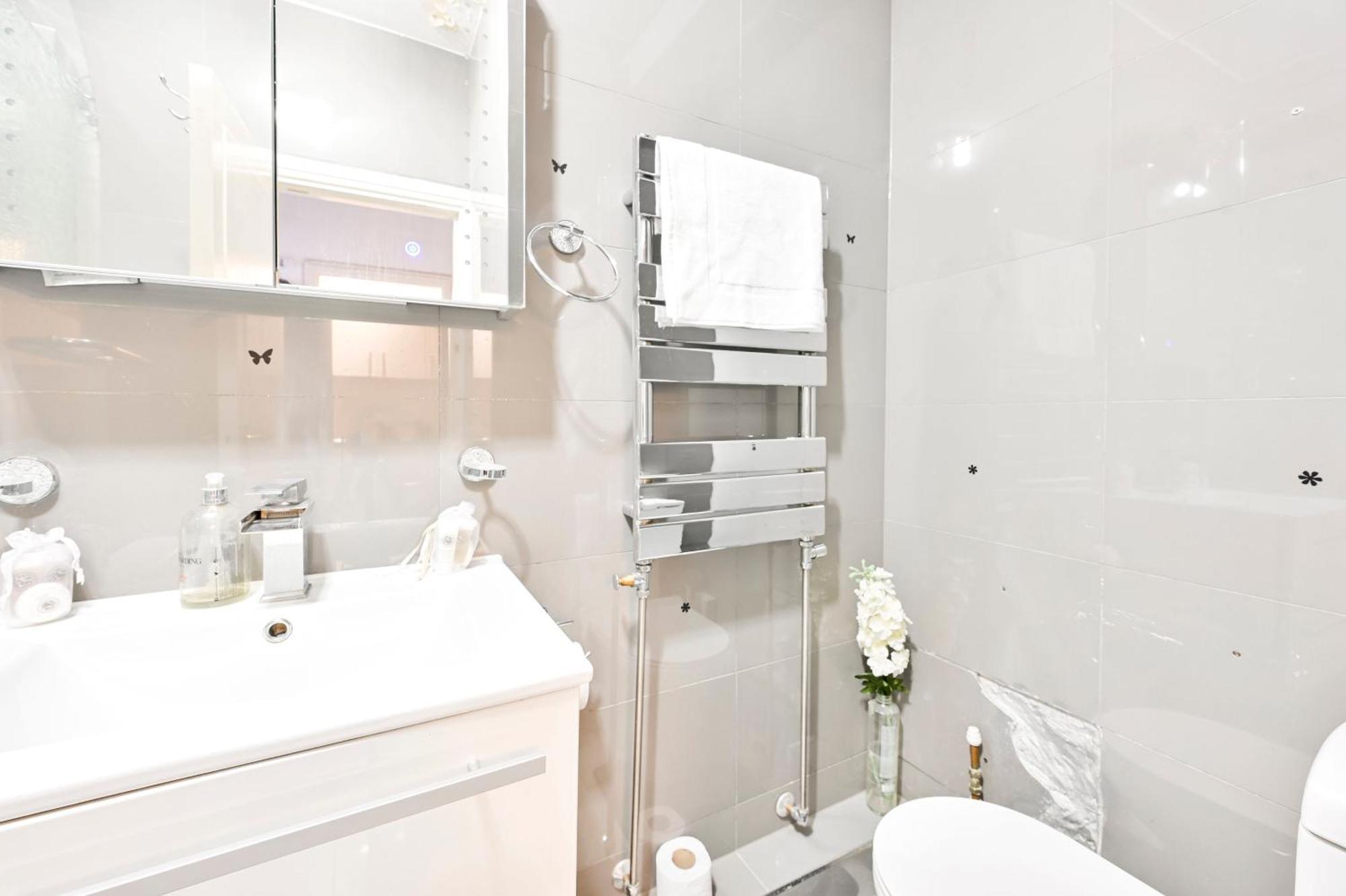 Apartment Westminster Flat For Families & Business Travelers, Steps To Landmarks! London