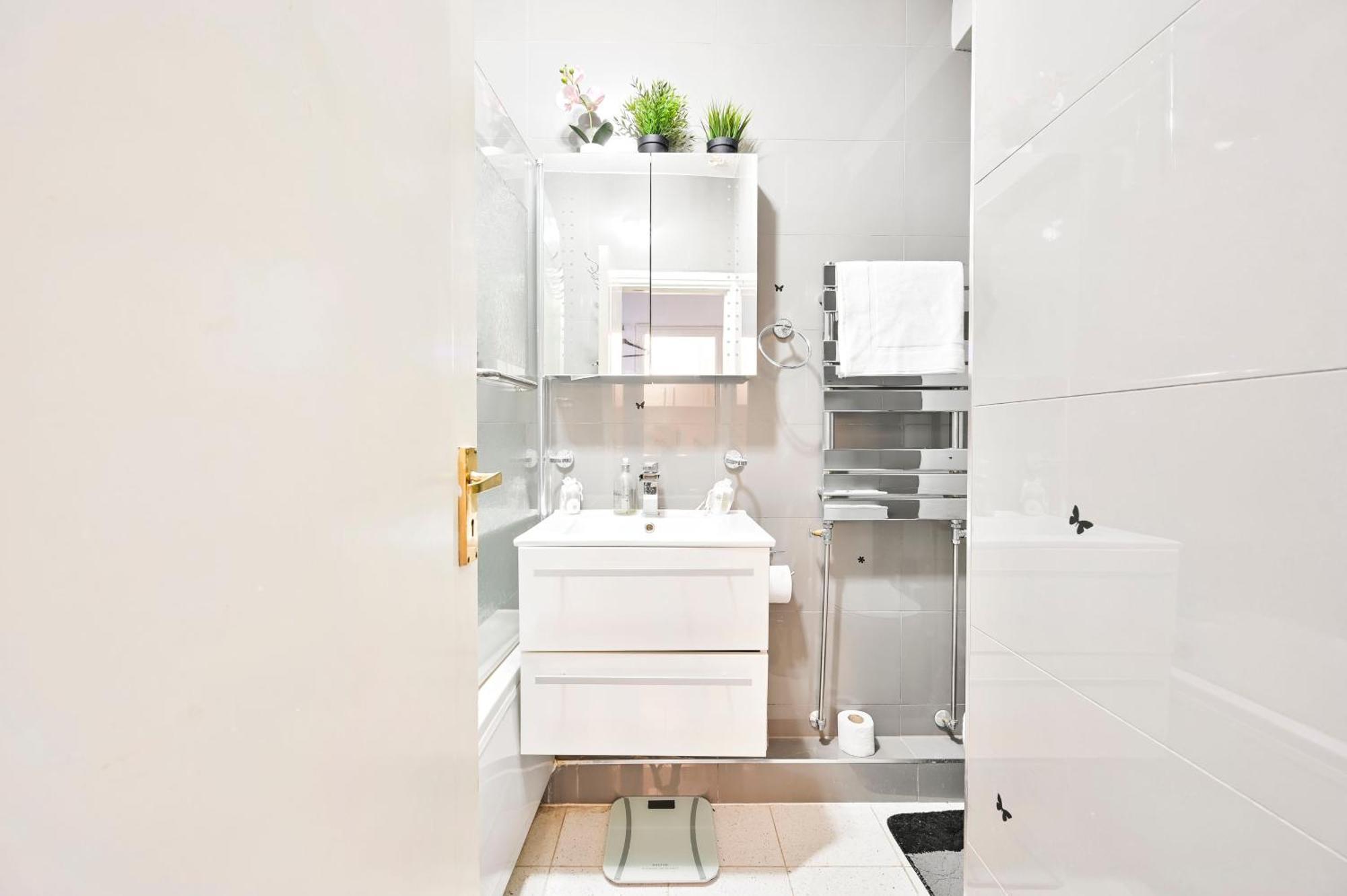 Apartment Westminster Flat For Families & Business Travelers, Steps To Landmarks!